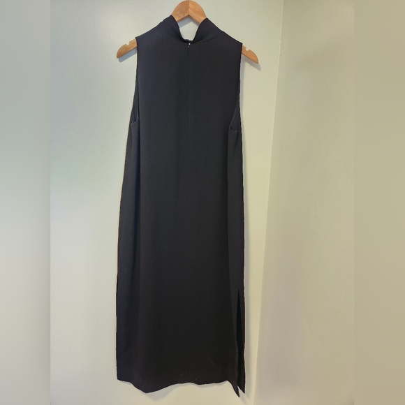 Babaton Japanese crepe fabric sleeveless dress - Picture 4 of 11